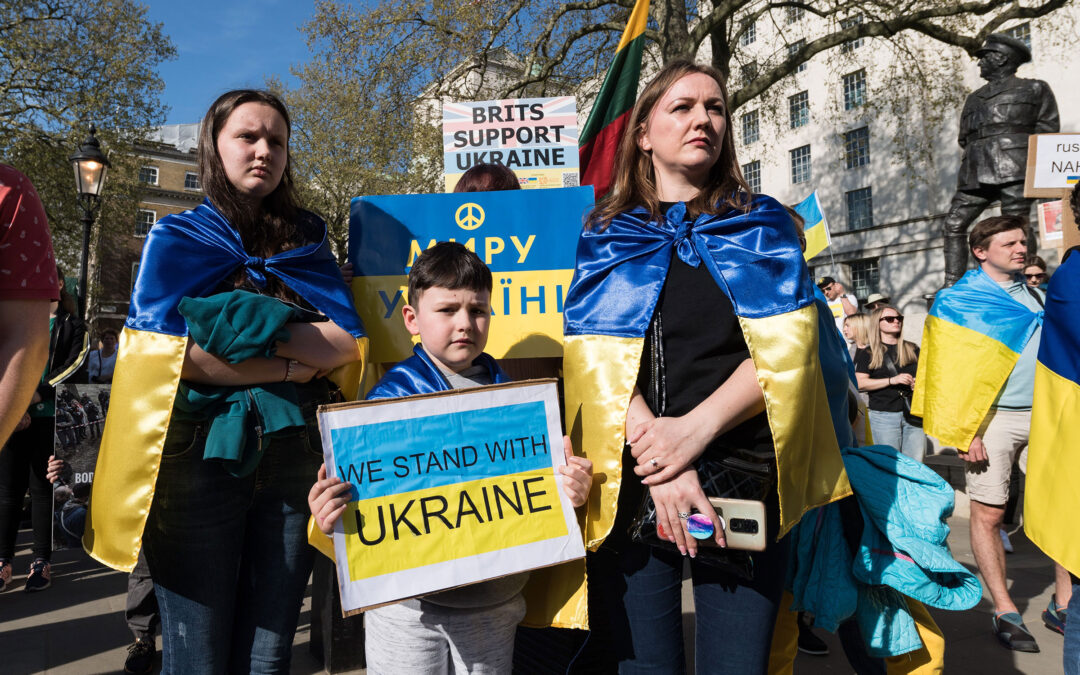 Atitudinea față de refugiații ucraineni în Polonia și Marea Britanie. Între discurs și practică