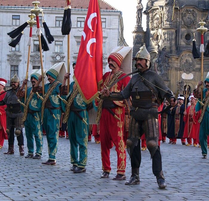 Sondaje – Ce cred turcii într-adevăr despre Occident? Între dorința de prosperitate, complexul de superioritate și teama din Sindromul Sèvres